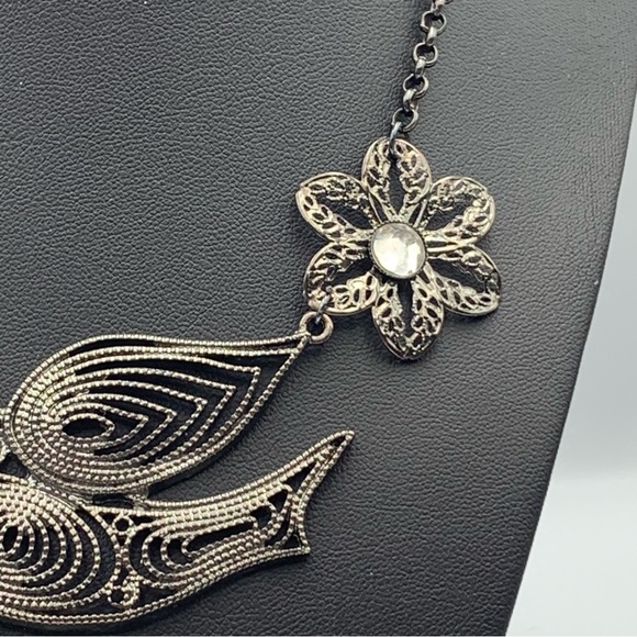 Fashion jewelry bird and flower gunmetal color - Picture 3 of 5